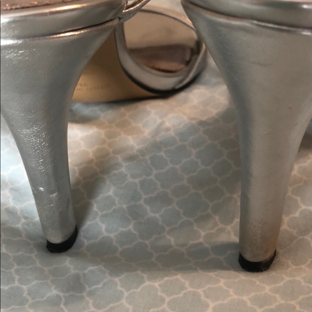 Silver heels - Picture 4 of 5